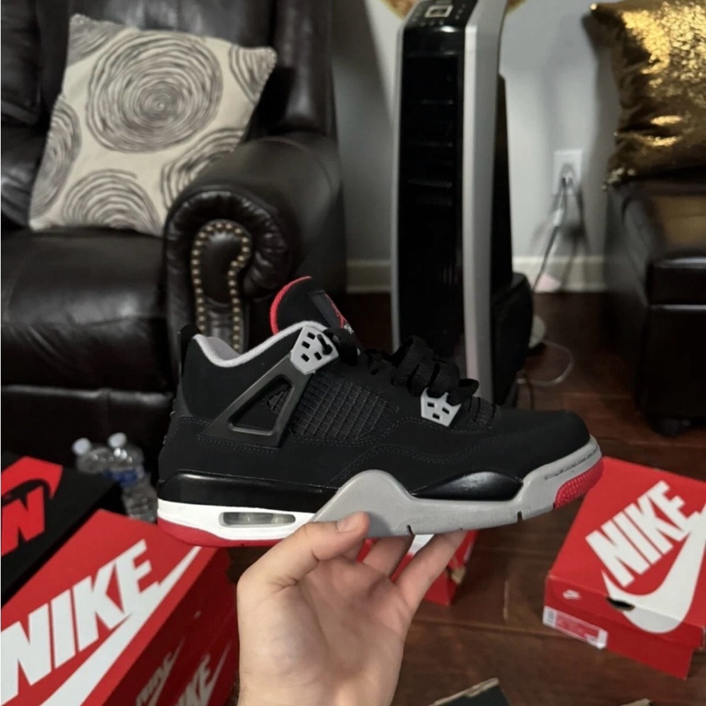 Jordan 4 Grade School “Bred” size Y7